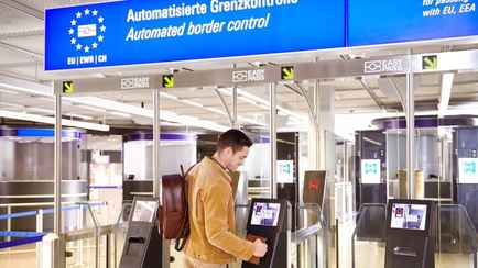 Белорусам пообещали безвиз в новые страны. Догоним ли соседей по силе паспорта?