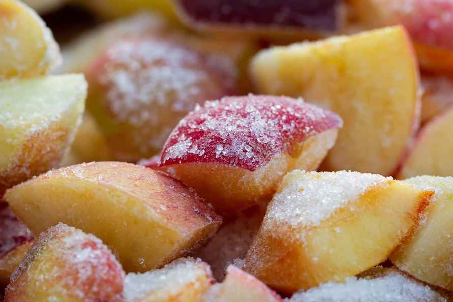 Можно ли замораживать яблоки на зиму? Разобрались зачем это нужно и нашли важный нюанс