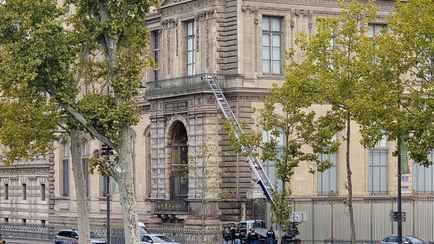 Немецкий производитель спецтехники решил заработать на скандальной краже из Лувра. Как?