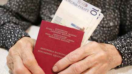 Лукашенко отменил для работающих в госорганизациях пенсионеров ограничения на выплату пенсий