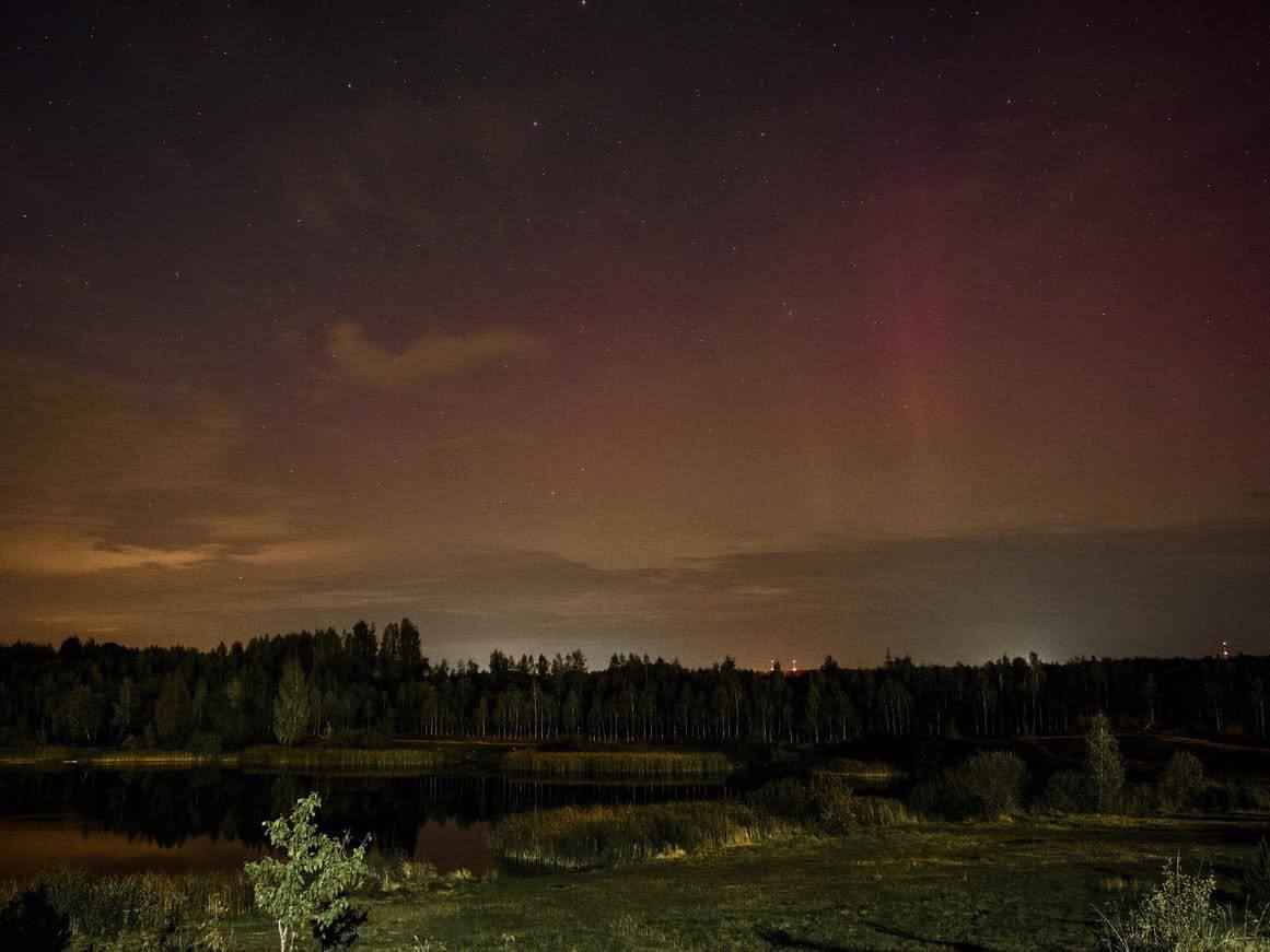 Мощная геомагнитная буря спровоцировала полярные сияния в Беларуси