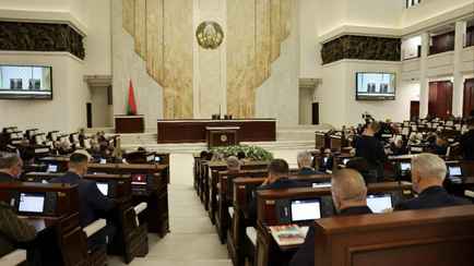 Лукашенко предложил парламенту быстрее готовить законы и чаще их пересматривать