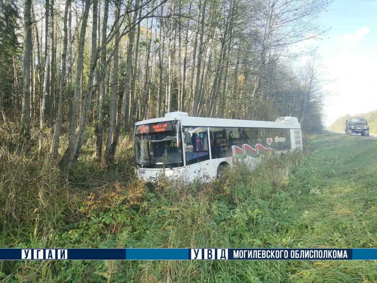 На Минщине в кювет вылетела маршрутка, на Могилёвщине - автобус