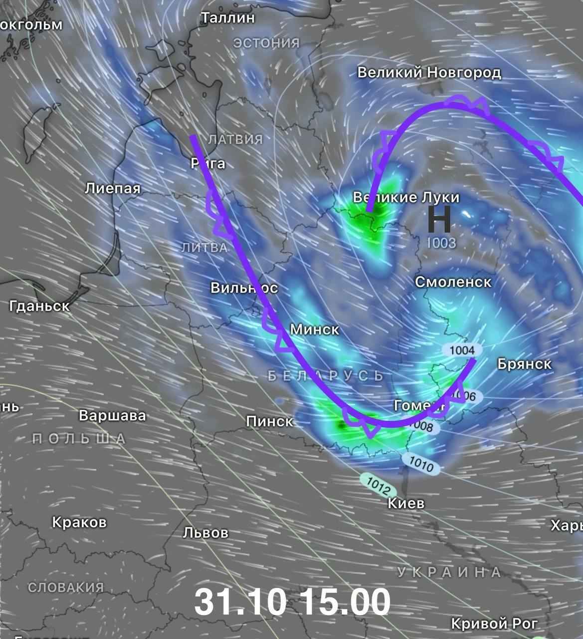 Ненастную пятницу с ветром до 80 км/ч и грозами объявили синоптики в Беларуси. А где в выходные +17°С?