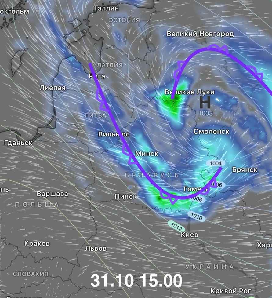 Ненастную пятницу с ветром до 80 км/ч и грозами объявили синоптики в Беларуси. А где в выходные +17°С?