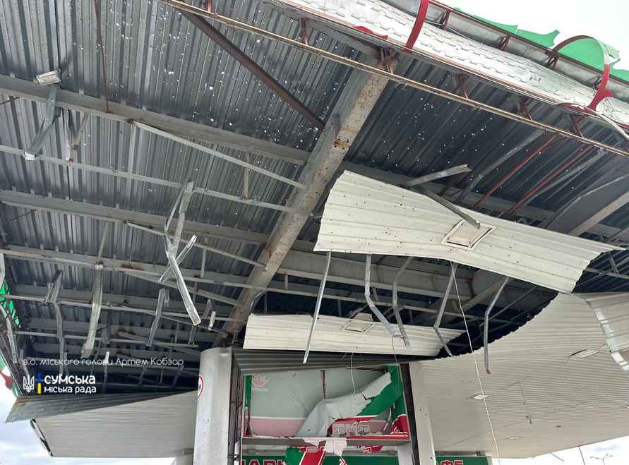 Удар дрона по заправке в украинских Сумах попал на видео