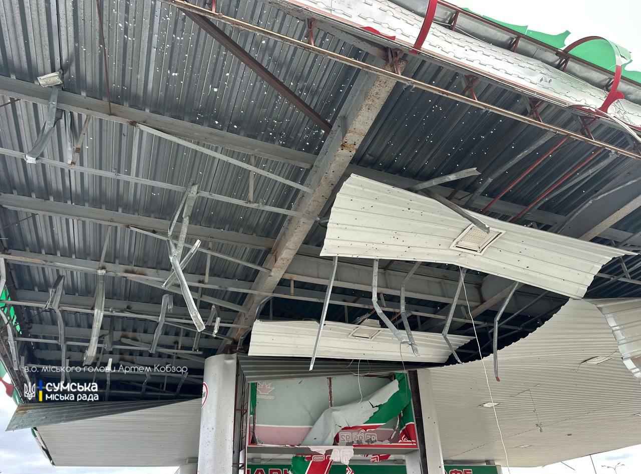 Удар дрона по заправке в украинских Сумах попал на видео