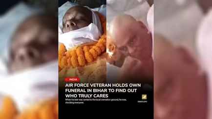 Мужчина устроил свои похороны, а затем встал во время церемонии