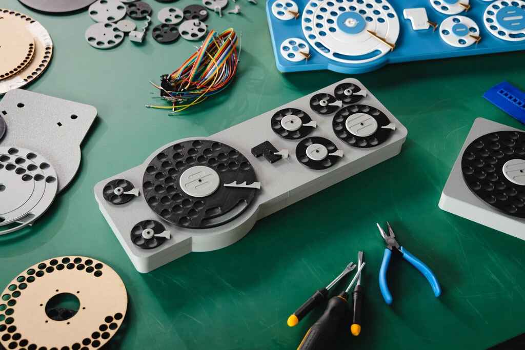 Google предложила отказаться от обычных клавиатур? Инженеры показали дисковую, как в старых телефонах