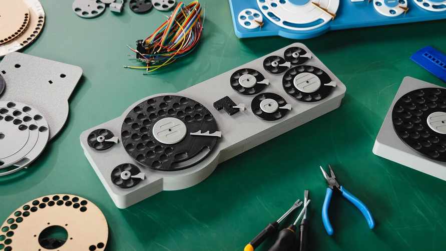 Google предложила отказаться от обычных клавиатур? Инженеры показали дисковую, как в старых телефонах