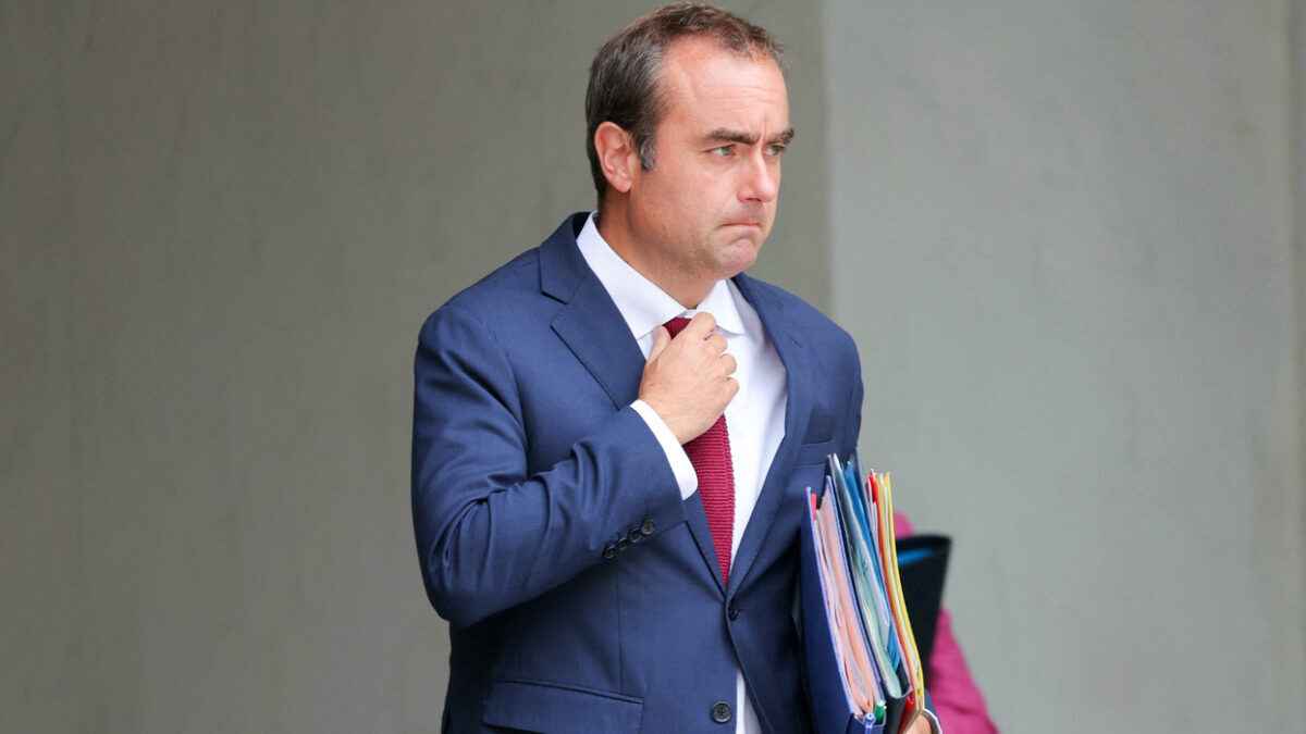 Новый премьер Франции ушел в отставку, не проработав и месяца