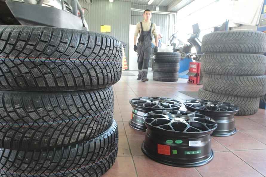 Немецкие учёные развенчали мифы о зимних и летних шинах. Тормозной путь - доказательство?