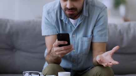 Это действие может оставить иностранцев в России без интернета дольше суток. Как не попасть в замкнутый круг?