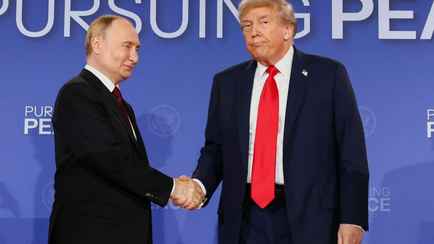 Трамп повысил голос на Путина и ушел с переговоров. FT опубликовала новые подробности встречи на Аляске