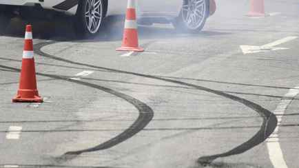 Немецкие учёные развенчали мифы о зимних и летних шинах. Тормозной путь — доказательство?