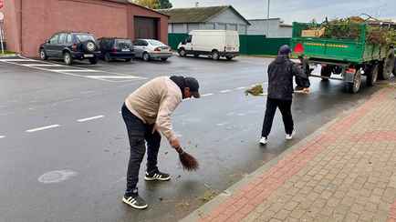 В милиции показали, кого из безработных белорусов отправляют убирать улицы