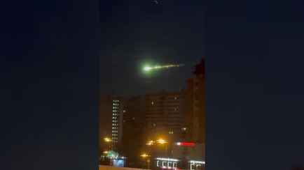 В небе над Москвой заметили яркий НЛО с зелёным свечением. Что это было?