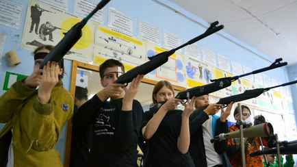 Жители Брестчины стали чаще стрелять по машинам, домам и людям. Что происходит?