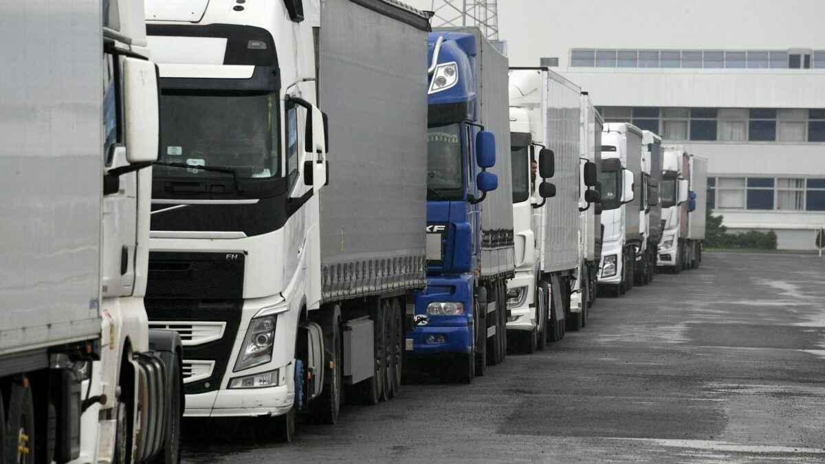 В Литве рассказали, с кем хотят вести переговоры в Беларуси о застрявших фурах