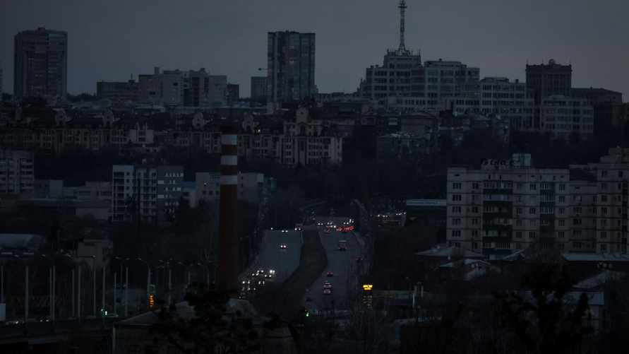 Впервые вся Украина осталась без света. Причины — удары Москвы и 100-миллионная коррупция в Киеве?