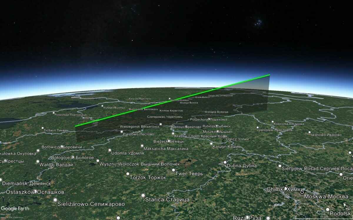 «Зелёный НЛО» пробил крышу жилого дома в России