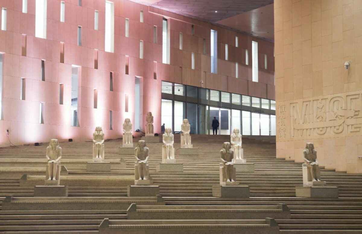 В Египте открылся самый большой музей в мире. Его строили 20 лет и потратили 1,2 млрд долларов