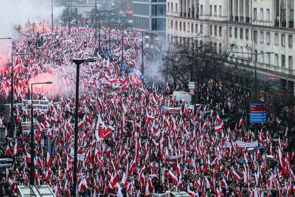 В Варшаве более 100 000 поляков вышли на Марш независимости