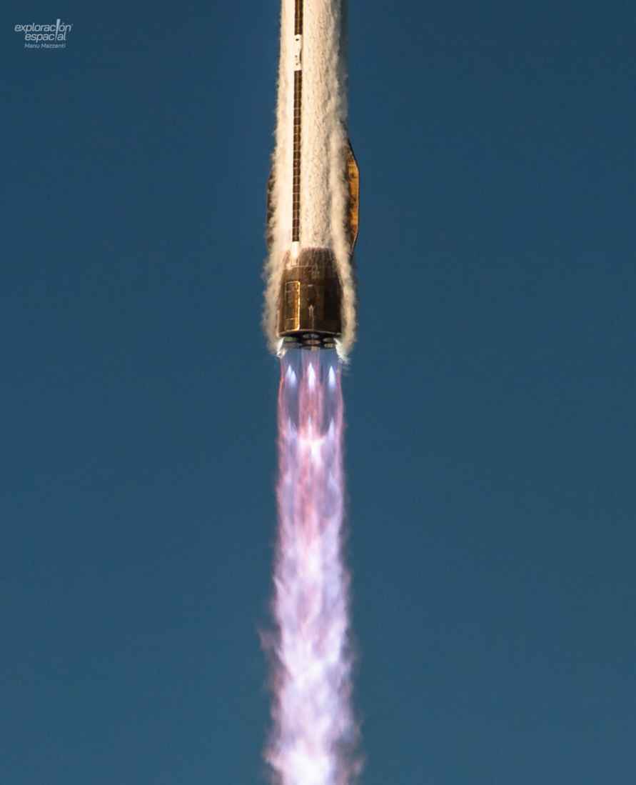 США запустили и успешно посадили ракету-«монстра» New Glenn