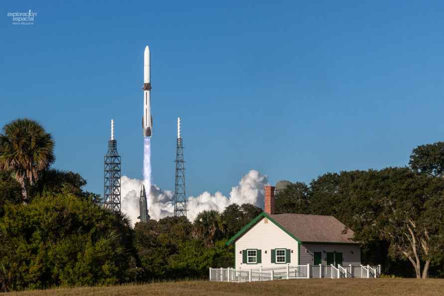 США запустили и успешно посадили ракету-«монстра» New Glenn