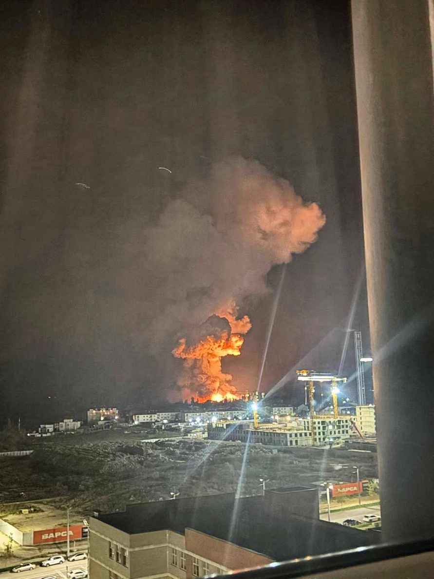 Дроны атаковали нефтебазу и порт в Новороссийске