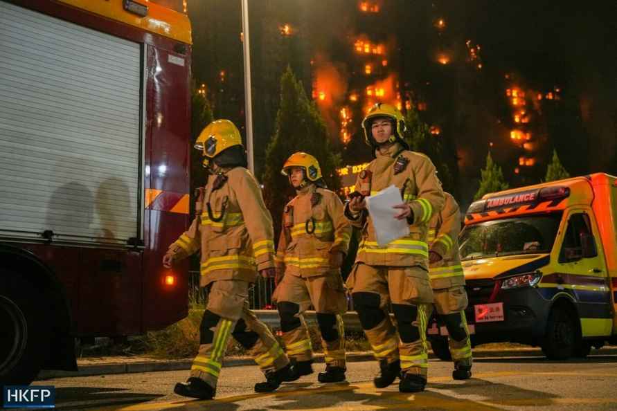 В Гонконге загорелись сразу 6 жилых высоток