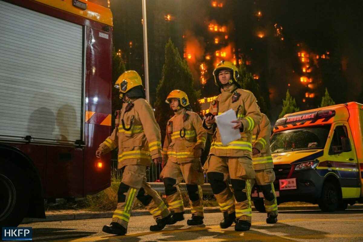 В Гонконге загорелись сразу 6 жилых высоток