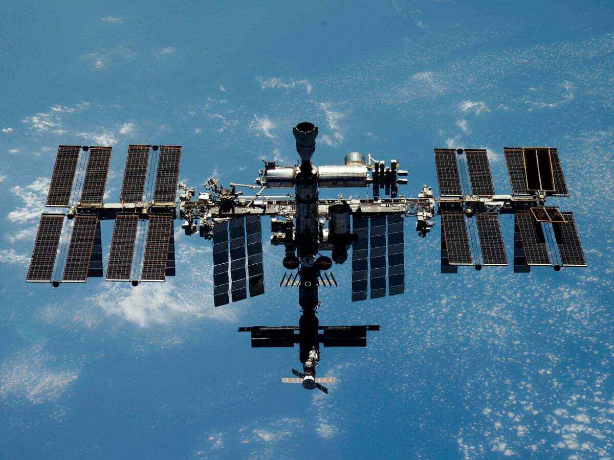 МКС отметила 25 лет. Где на Земле "Точка Немо", куда упадет станция размером с футбольное поле