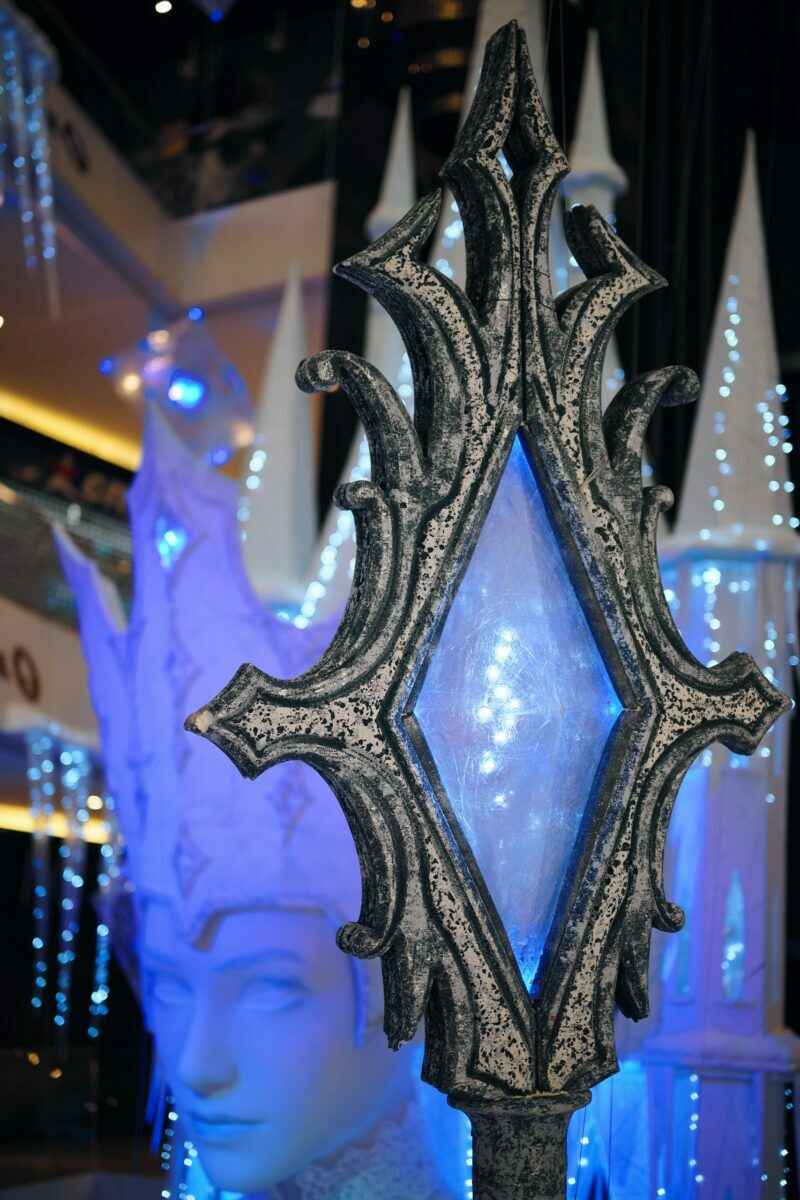 В Минске появилась 23-метровая статуя Снежной Королевы. Куда бежать на сказочную фотосессию?