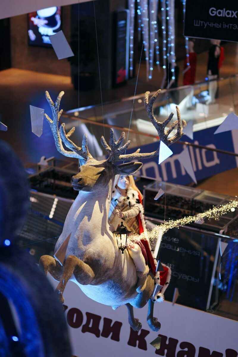 В Минске появилась 23-метровая статуя Снежной Королевы. Куда бежать на сказочную фотосессию?