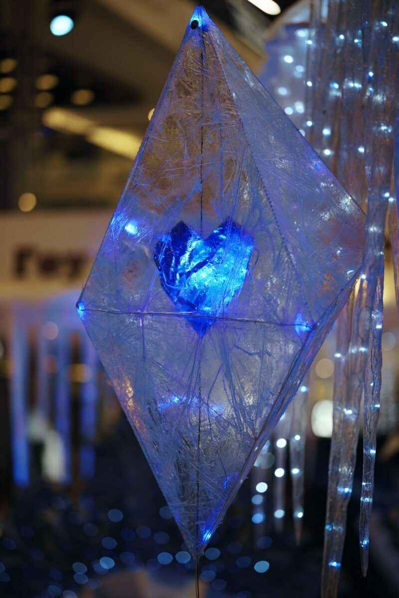 В Минске появилась 23-метровая статуя Снежной Королевы. Куда бежать на сказочную фотосессию?