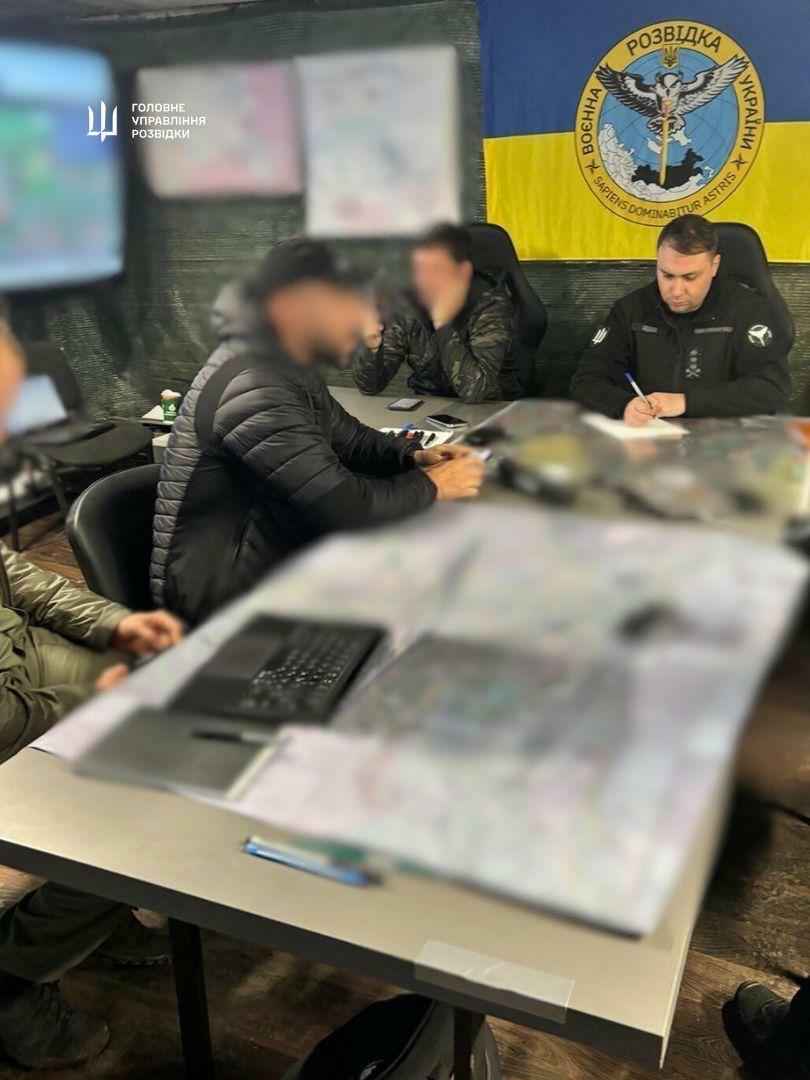 Шепот «Блэк Хоуков», десант ГУР и туман войны. Что происходит в украинском Покровске?