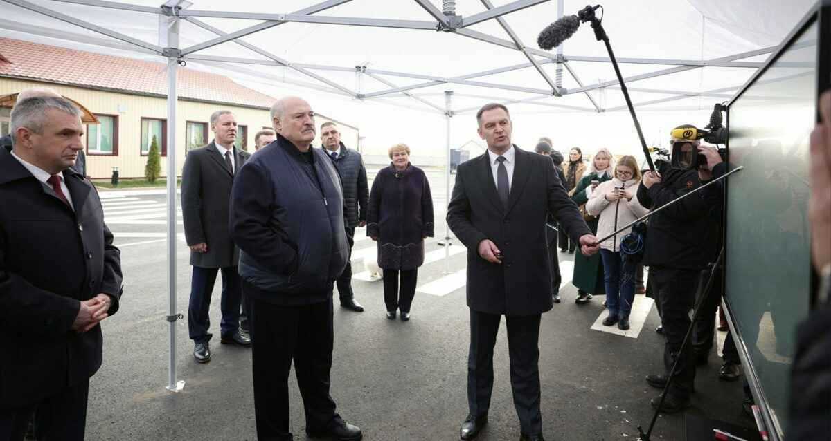 Лукашенко пообещал «скорые решения» для уехавших белорусов