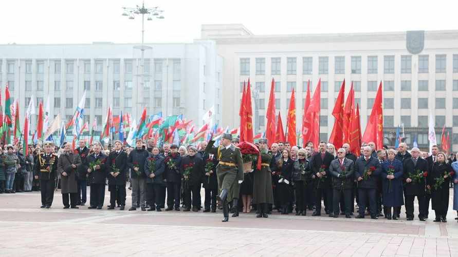 Лукашенко рассказал, почему большинство белорусов не празднуют 7 ноября