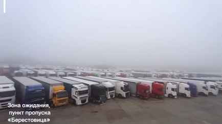 Минск распорядился свезти все литовские фуры в одно место. А что с водителями?