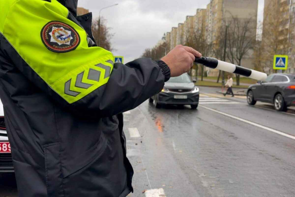 ГАИ Беларуси посоветовала водителям "плавно покидать" дорогу. Что случилось?