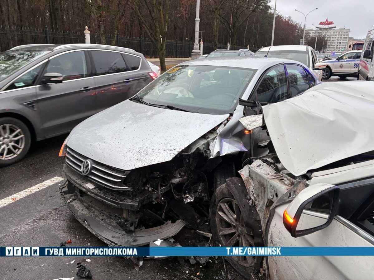 В Минске водитель BMW устроил два ДТП за две минуты, протаранив 8 машин