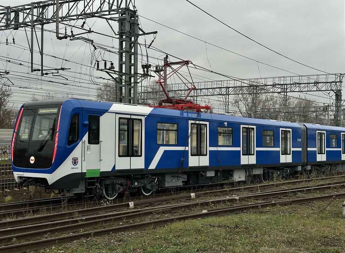 Минское метро показало новые поезда
