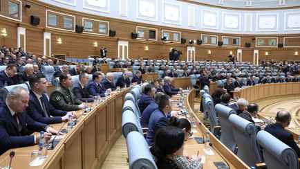 Лукашенко привел в пример ученым силовиков