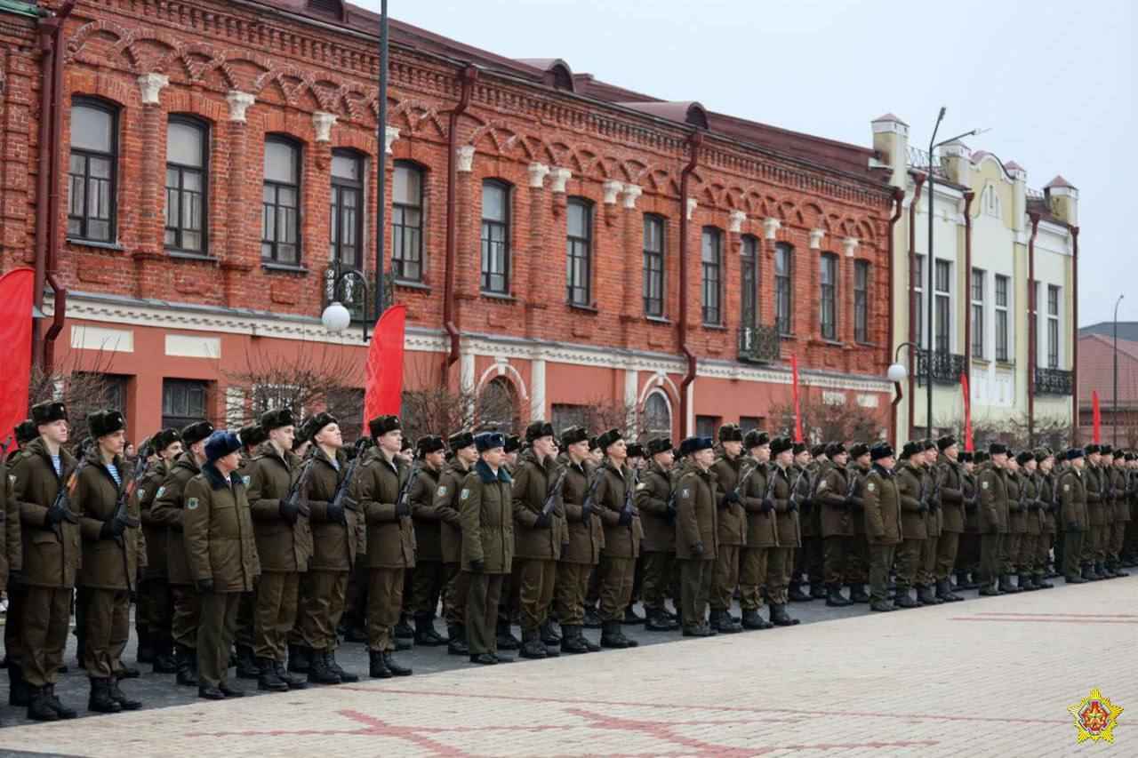 Почему в белорусской армии нельзя носить длинные стрижки и бороды — «Нет места для "я особенный"»