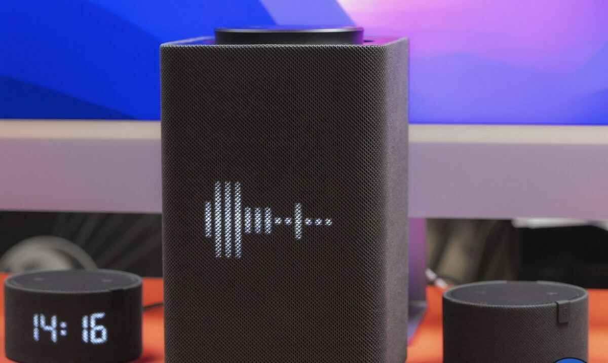 "Алиса" Яндекса легла из-за блокировки в России WhatsApp?