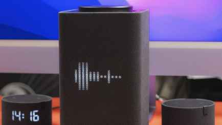 «Алиса» Яндекса легла из-за блокировки в России WhatsApp?