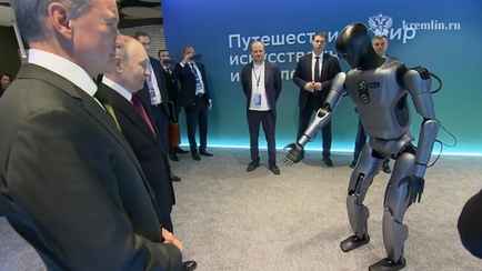 Путин встретился с ещё одним первым человекоподобным российским роботом