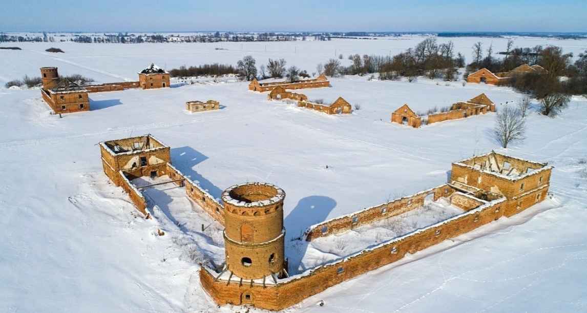 Белорусам предложили купить ферму-"замок" XIX века за 84 рубля