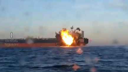 Появилось видео атаки украинских морских дронов на два нефтетанкера, шедших в Россию